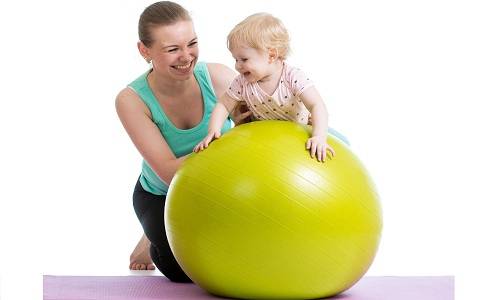 упражнения с грудным ребенком на мяче