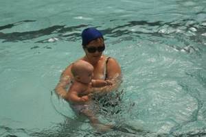 как плавают младенцы