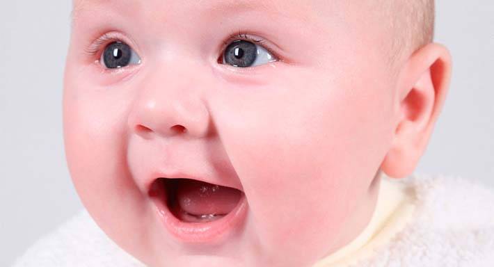 почему у новорожденного белый язык