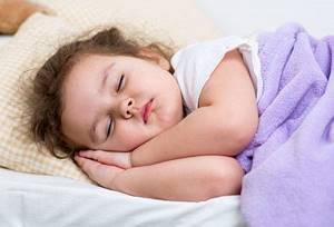 во сколько ребенку можно спать на подушке