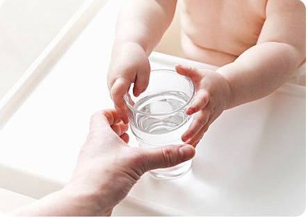 вода новорожденному